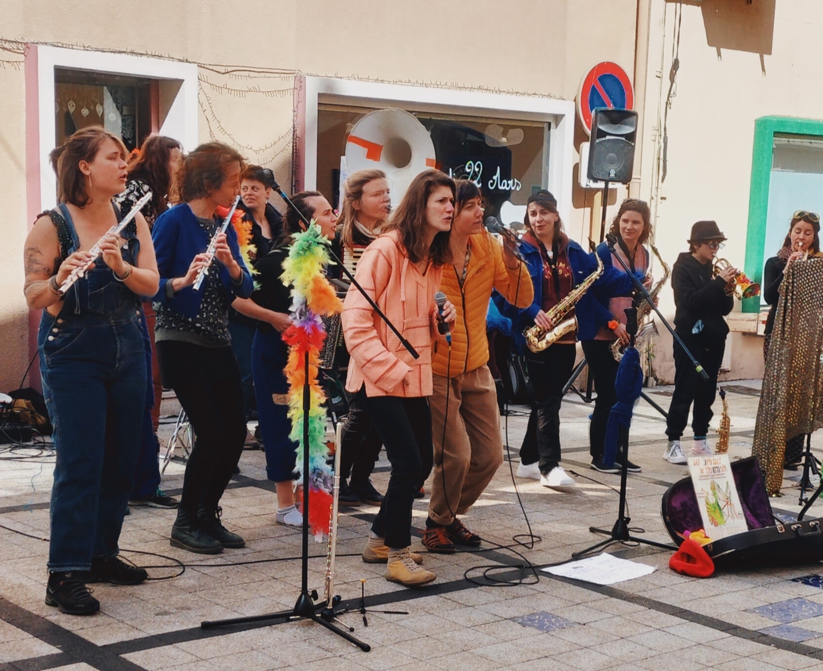 LES OISELLES DE TROTTOIR EN ITINERANCE