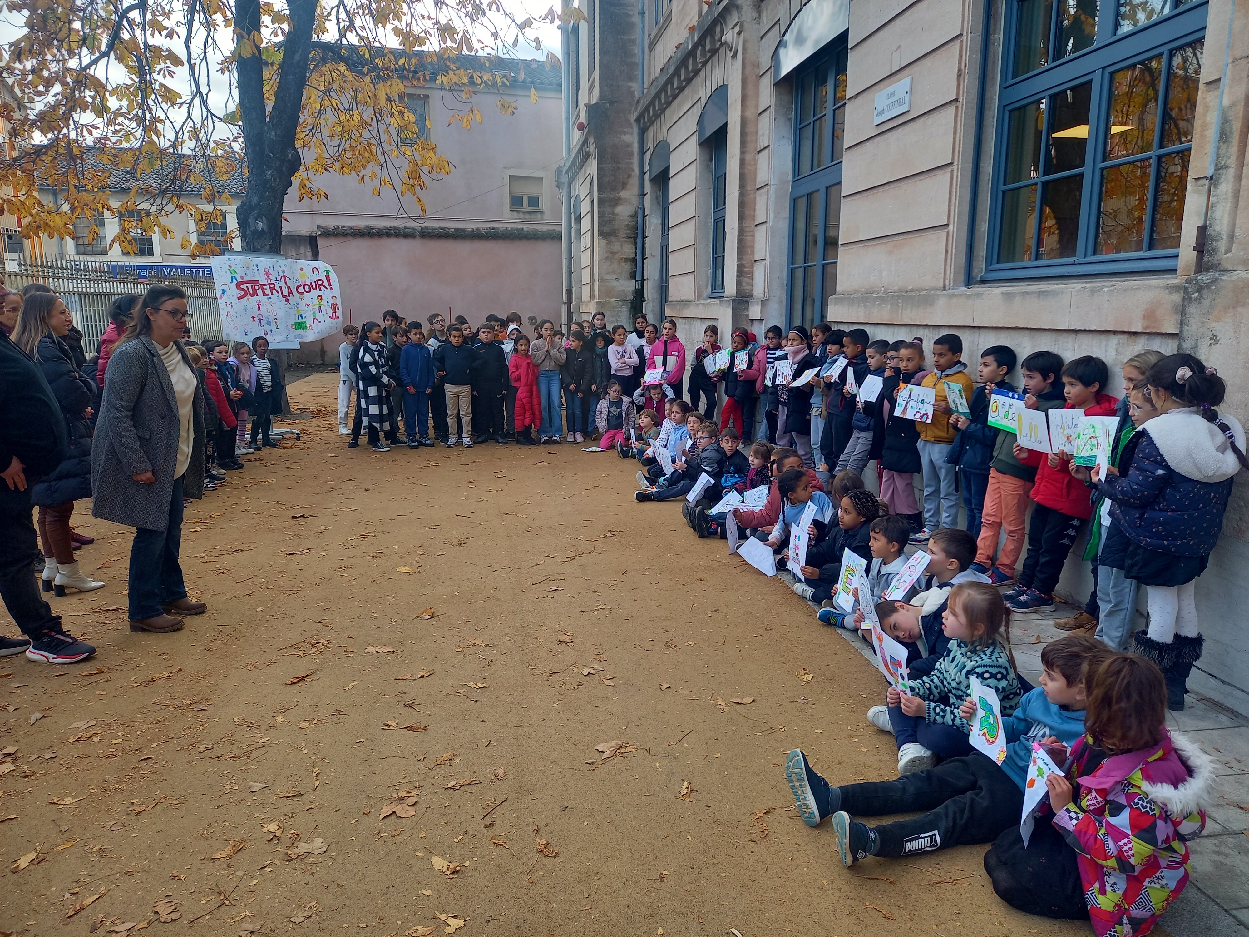 eleves cesar vinas cour ecole