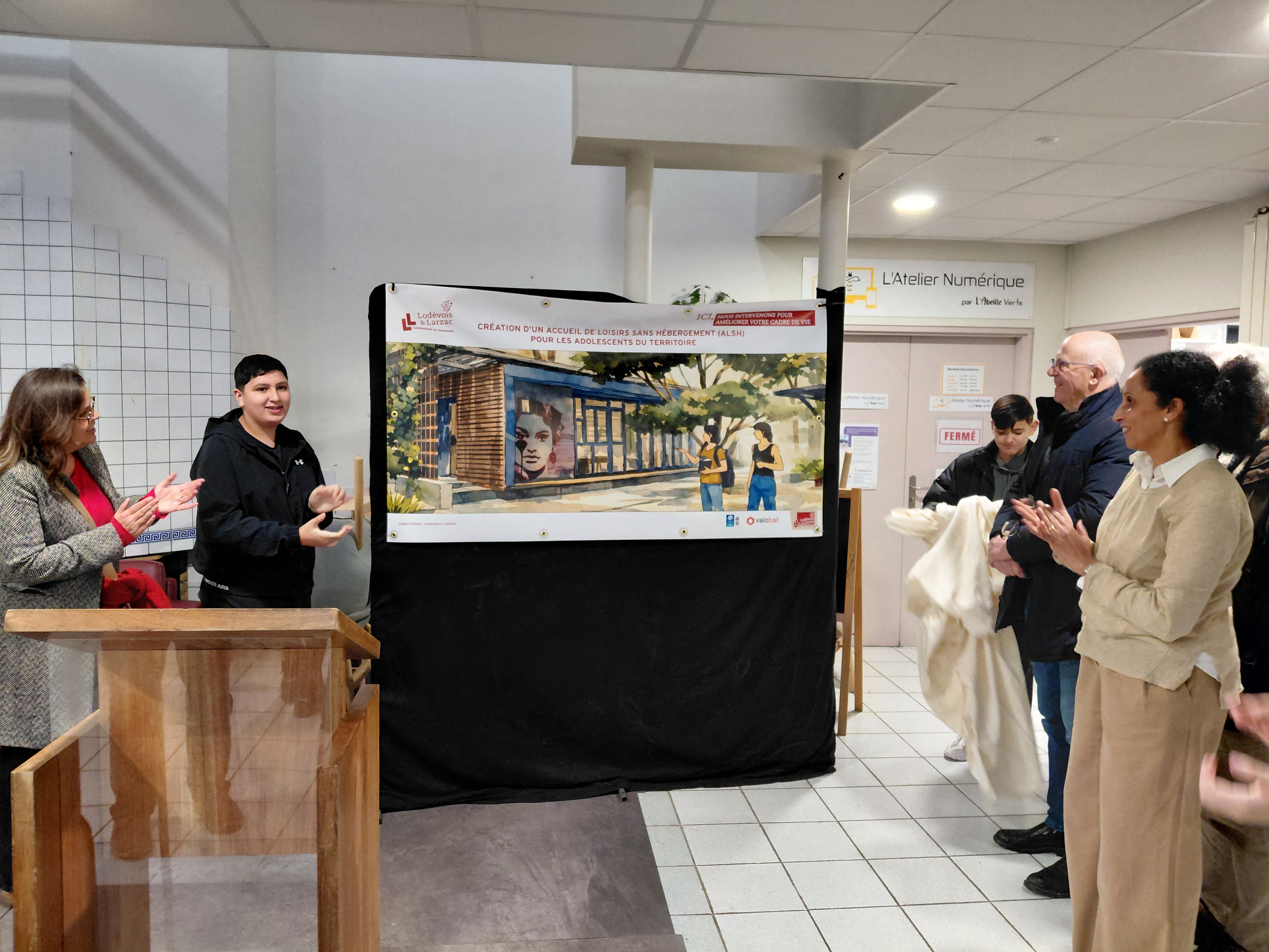 LA PREMIÈRE PIERRE DE L'ALSH ADO POSÉE A LUTEVA