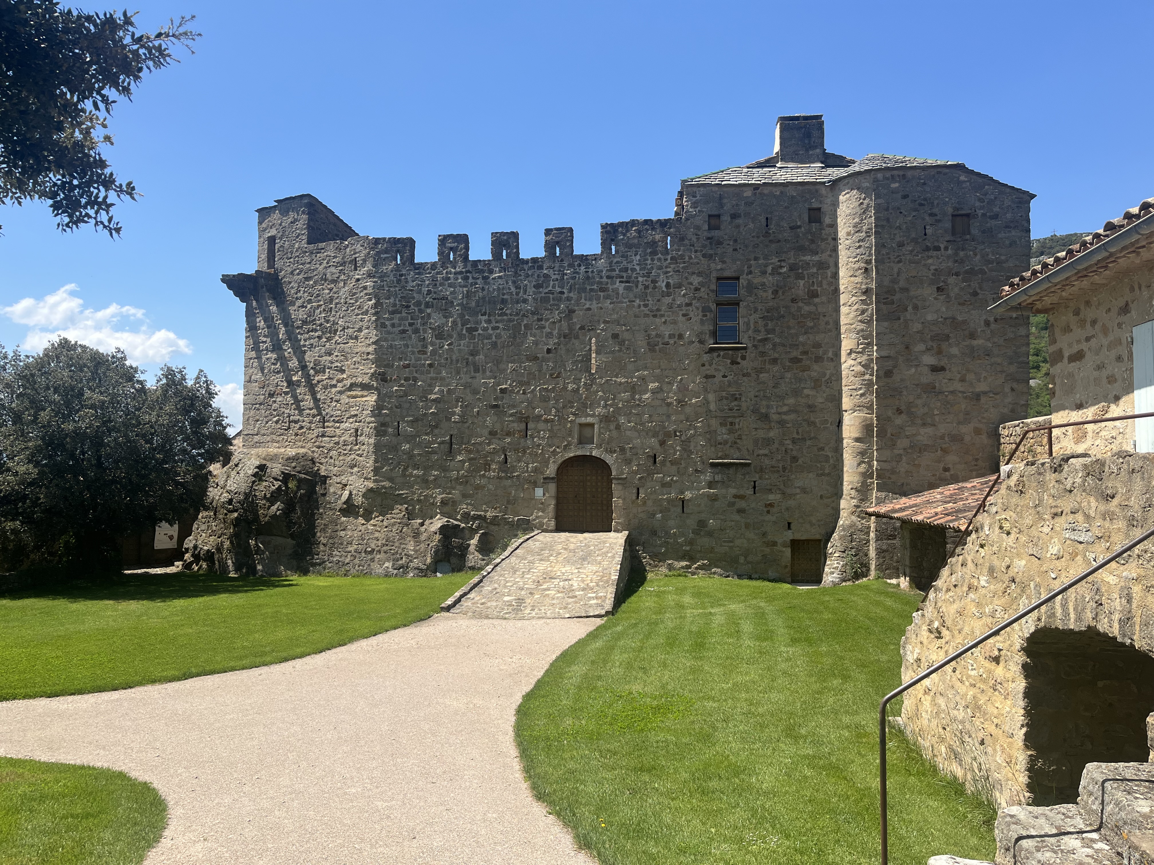 PRÉSENTATION DU CHATEAU FORT DE DIO